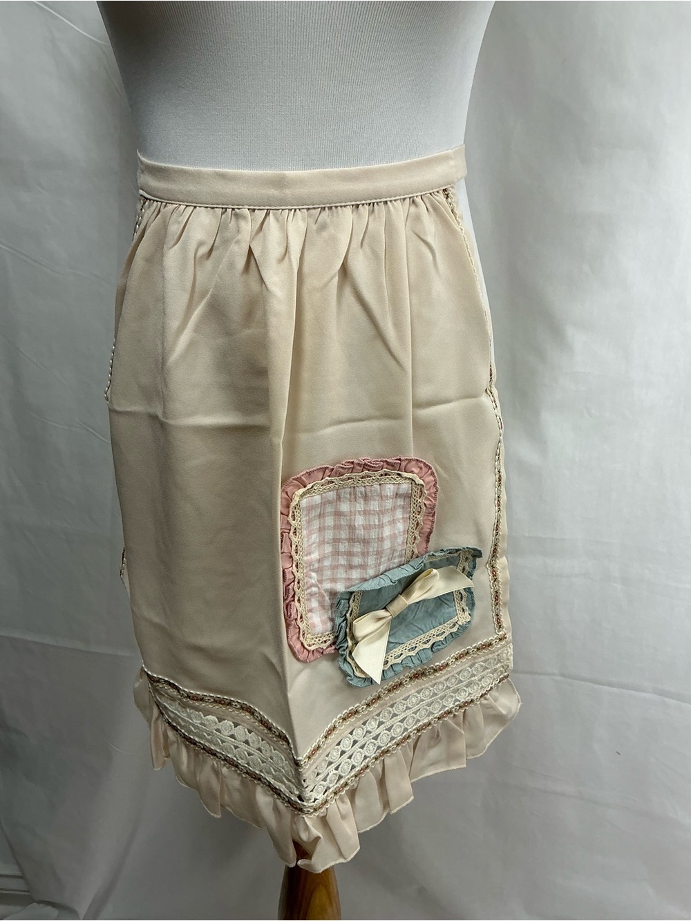 2288 - Vintage-Inspired Cream Patchwork Midi Skirt